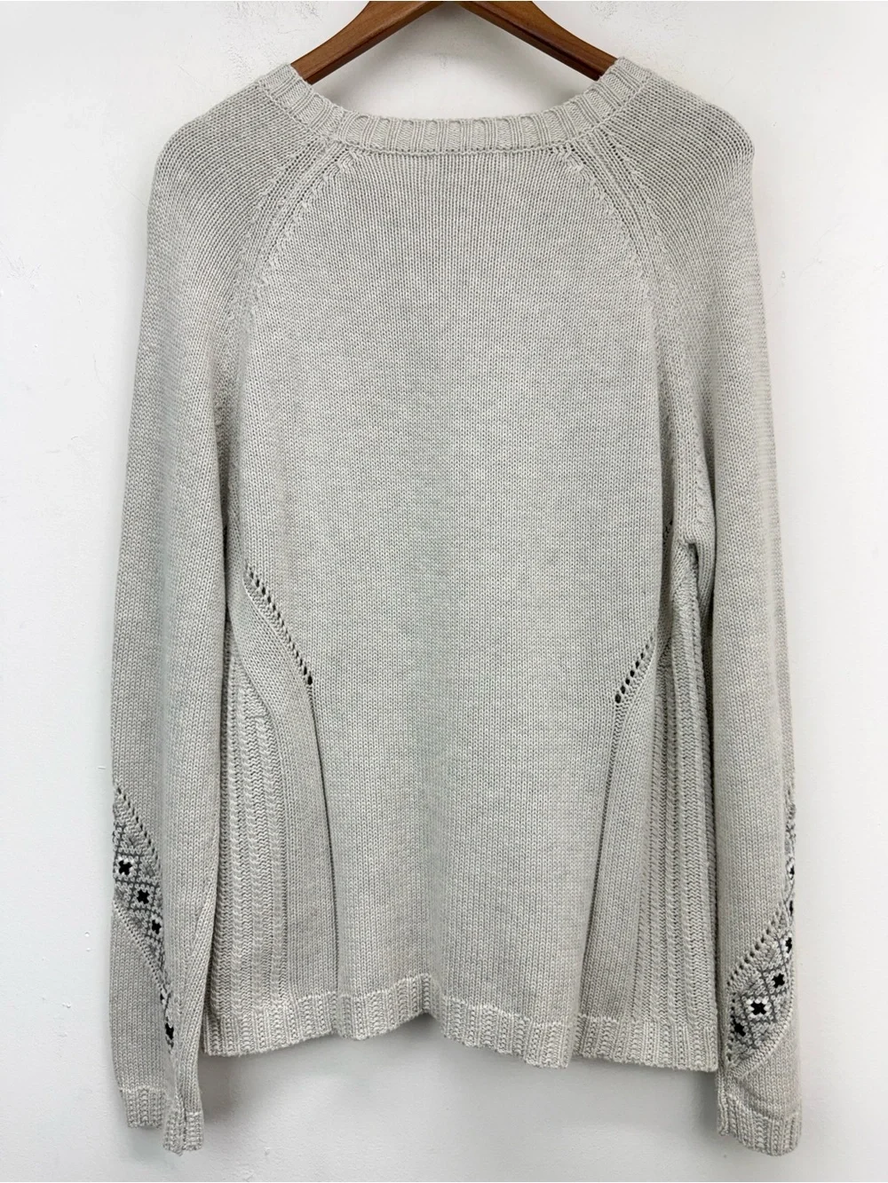 Orvis size Large Women’s Gray Embroidered Snowflake Knit Pullover Sweater